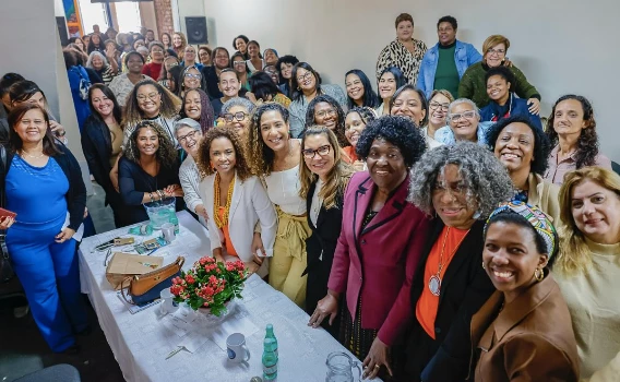Janja tenta aproximação com evangélicas