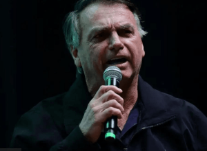 Implicação de Bolsonaro no 8 de janeiro é frágil, dizem especialistas