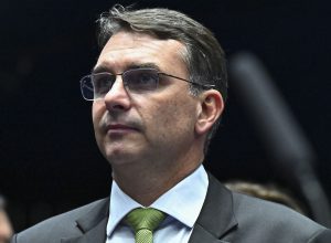 flavio-bolsonaro-vorcaro-direita-1