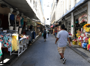 Governo adia regulamentação de  trabalho aos domingos e feriados por pressão de empresários